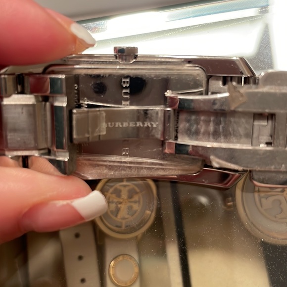 BURBERRY stainless steel watch with iconic Burberry logo plaid. - Picture 4 of 10